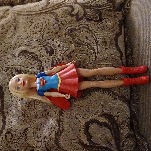 ❤️ FINAL REDUCTION. SUPERGIRL DOLL - Picture 4 of 5